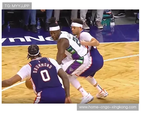 字母哥篮下连续暴扣,雄鹿球馆震天动地 字母哥篮下连续暴扣,雄鹿球馆震天动地