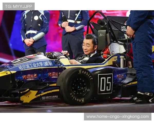 羽毛球抢网对抗速度快如闪电，领略竞技巅峰的速度与激情